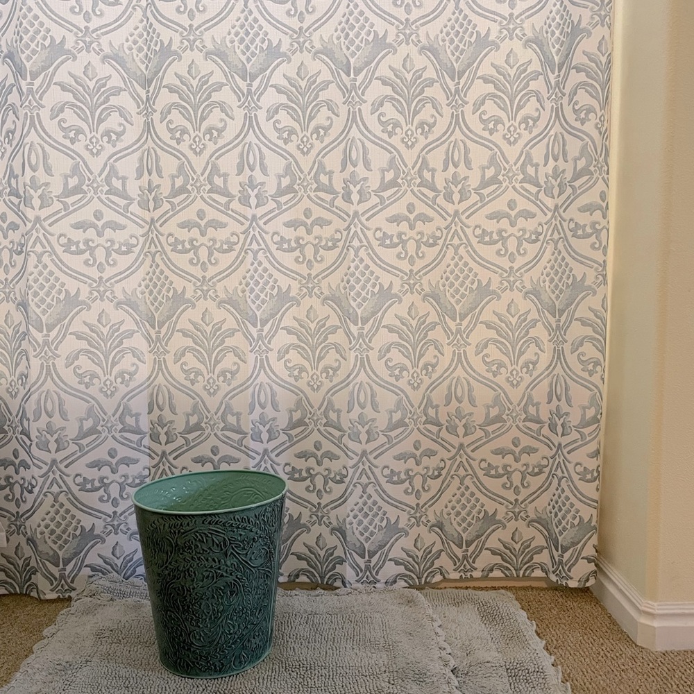 Light blue bathroom set